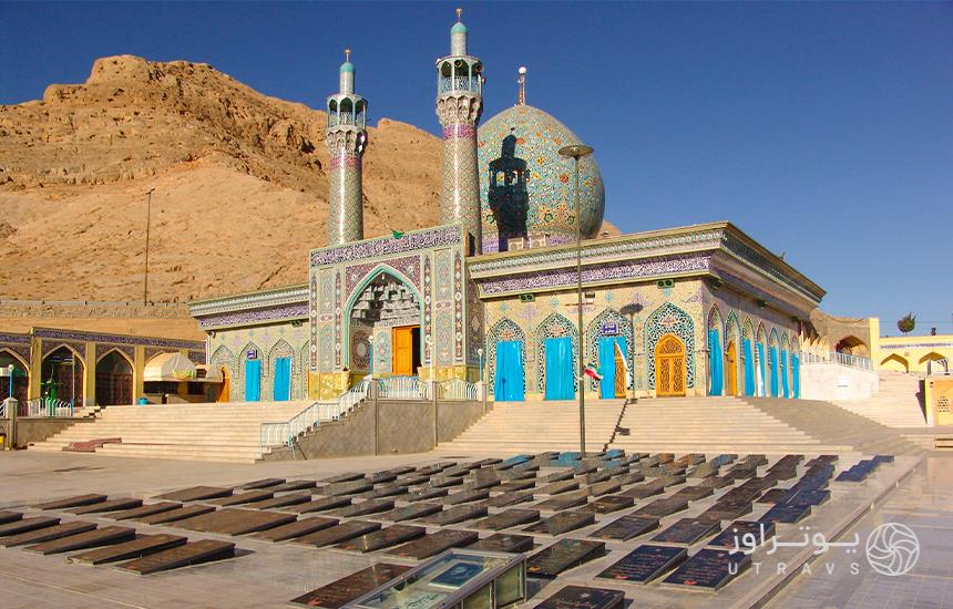 Shahreza entrance with Shah Reza Imamzadeh